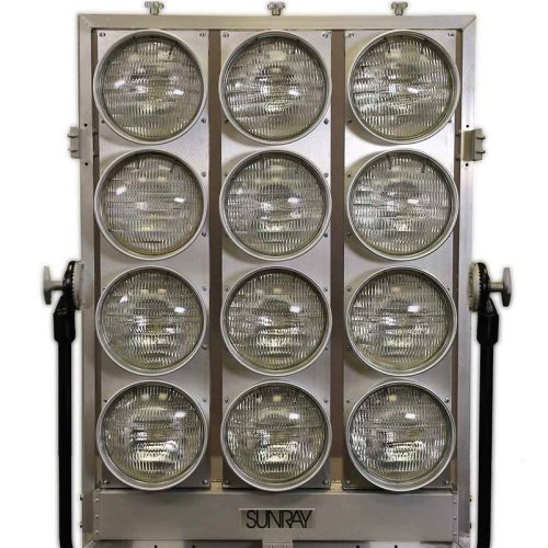 12-light-maxi-brute-2x-socapex-in-3833