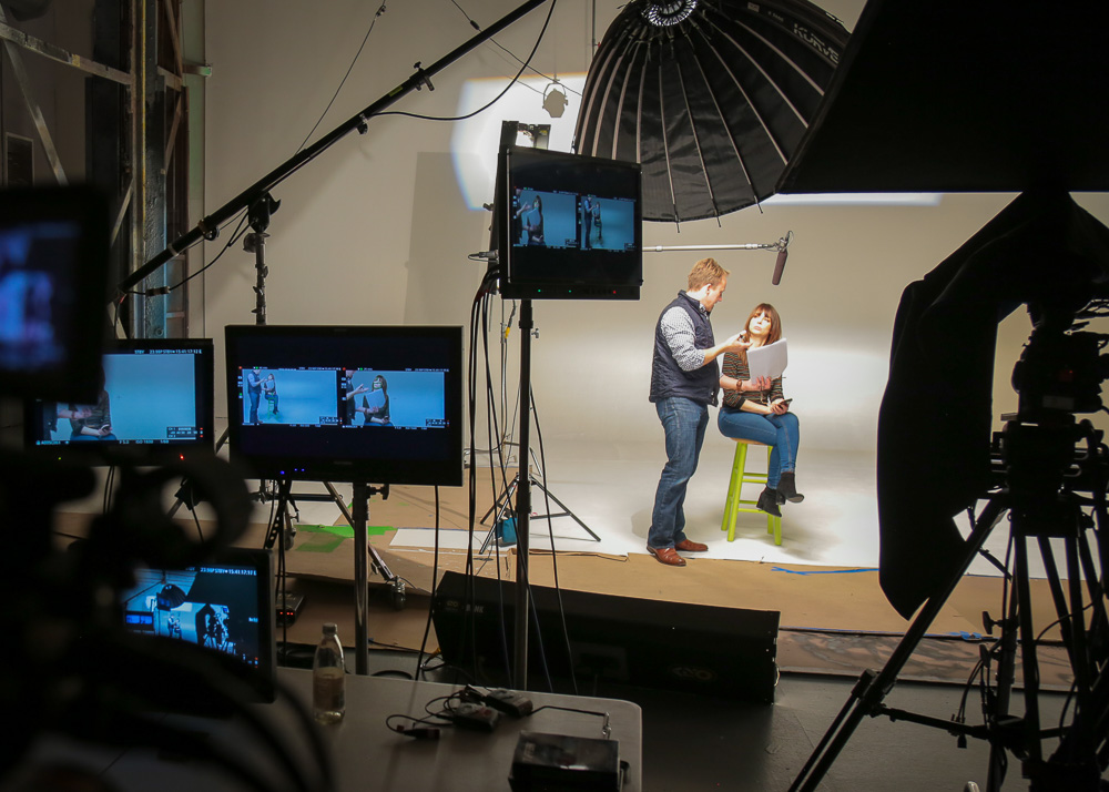 K5600 Kurve Umbrella being used on interior set